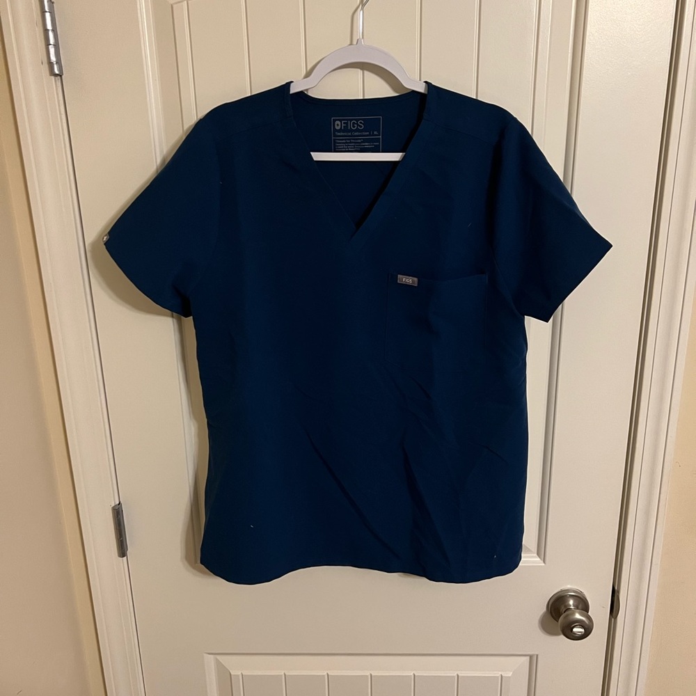 Figs scrub top